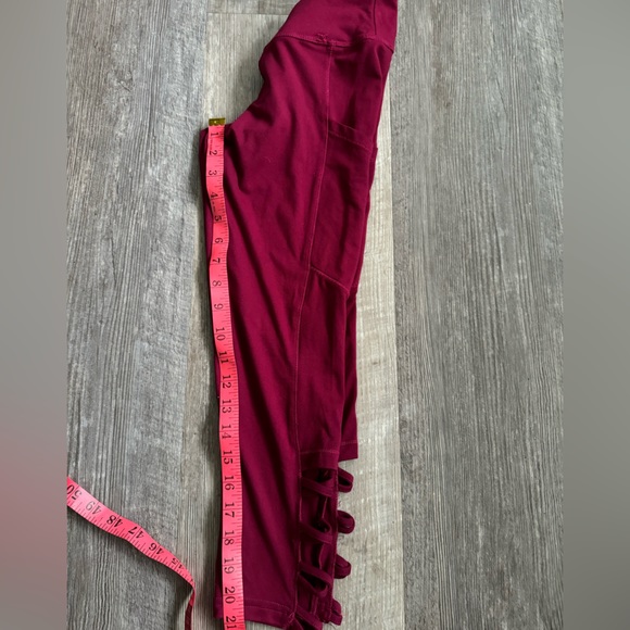 Stretchy Capris with pockets - Picture 3 of 7